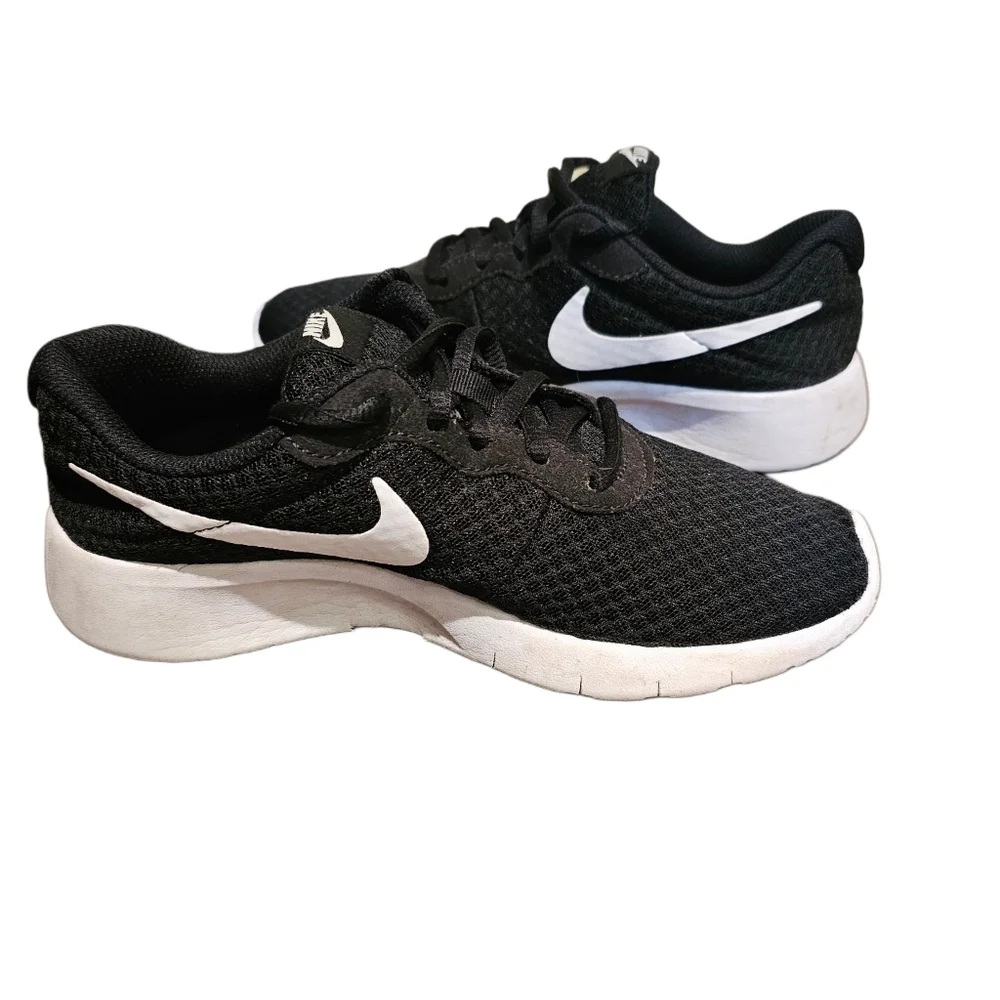 Nike Tanjun sneakers‎ casual shoes boys shoes size 4 Youth - Picture 5 of 8